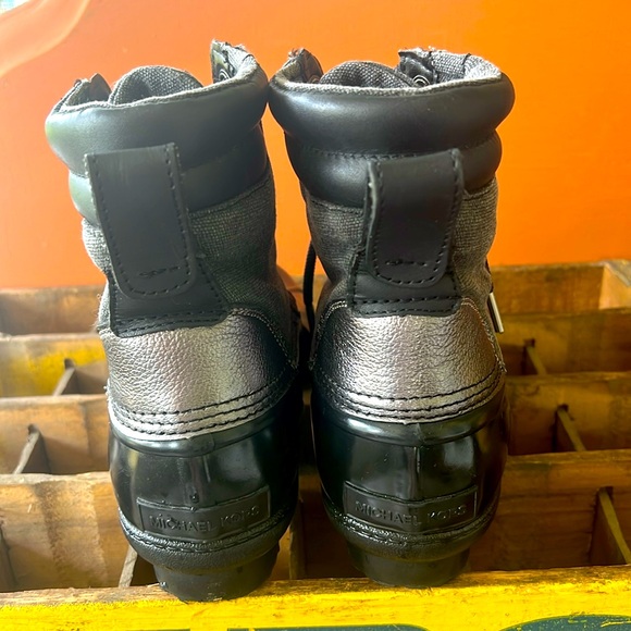 Authentic Michael Kors Easton boots - Picture 2 of 7